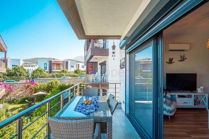 Дуплекс 2+1 с террасой и садом в центральной части Бодрума в шаговой доступности к морю