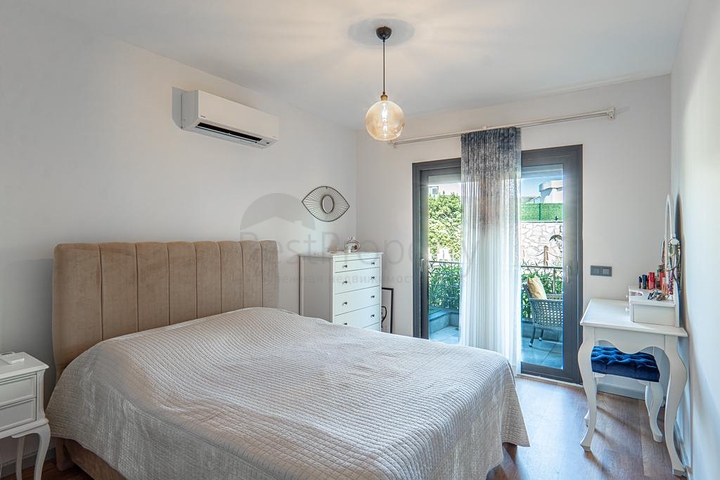 Дуплекс 2+1 с террасой и садом в центральной части Бодрума в шаговой доступности к морю