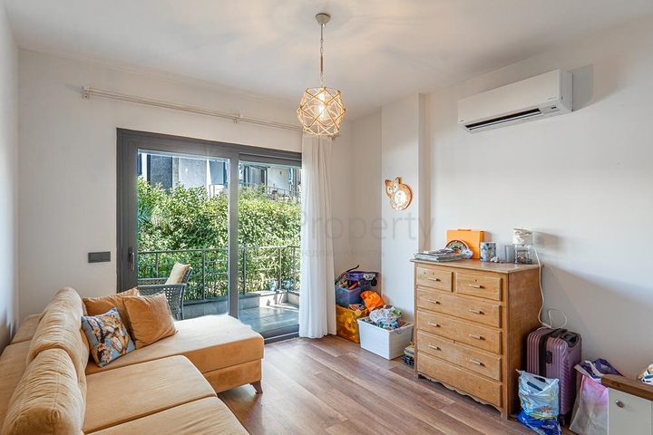 Дуплекс 2+1 с террасой и садом в центральной части Бодрума в шаговой доступности к морю