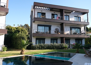 Дуплекс 2+1 с террасой и садом в центральной части Бодрума в шаговой доступности к морю