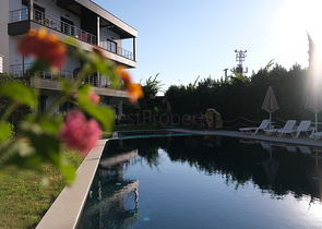 Дуплекс 2+1 с террасой и садом в центральной части Бодрума в шаговой доступности к морю