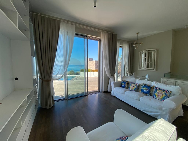 Вилла 3+1 в элитном комплексе с видом на море в районе Ялыкавак