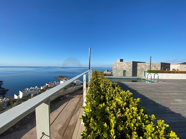 Вилла 3+1 в элитном комплексе с видом на море в районе Ялыкавак