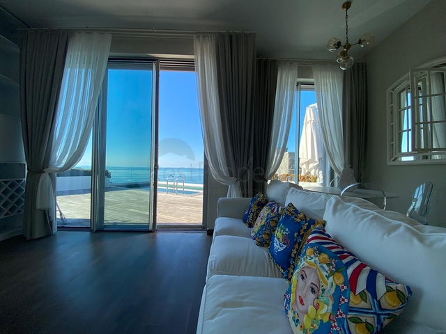 Вилла 3+1 в элитном комплексе с видом на море в районе Ялыкавак