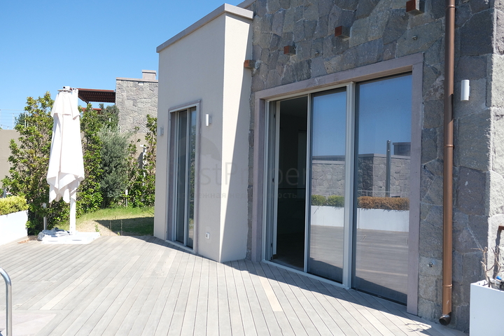 Вилла 3+1 в элитном комплексе с видом на море в районе Ялыкавак