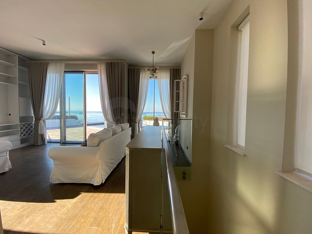 Вилла 3+1 в элитном комплексе с видом на море в районе Ялыкавак