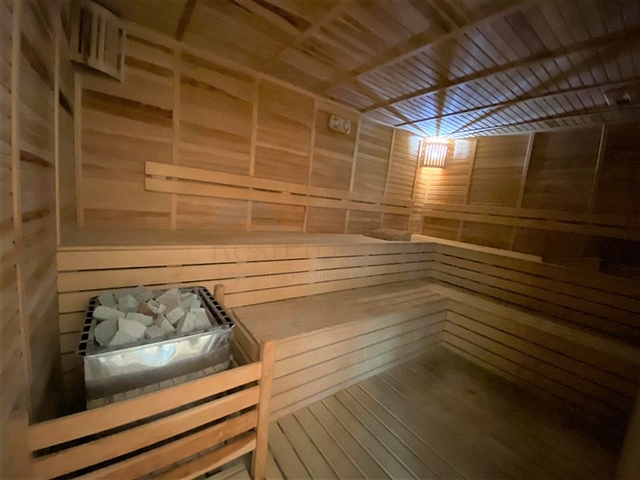 Просторные апартаменты в шаговой доступности к морю в уютном районе Кестель