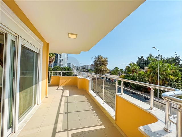 Квартира 2+1 на берегу моря в Махмутларе