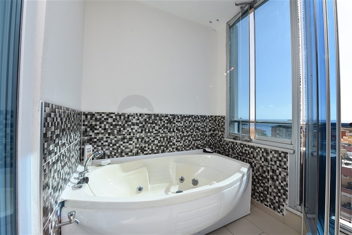 Квартира 2+1 с отдельной кухней в 125 м от моря в районе Махмутлар