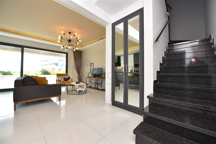 Садовый дуплекс в одном из лучших комплексов в районе Каргыджак