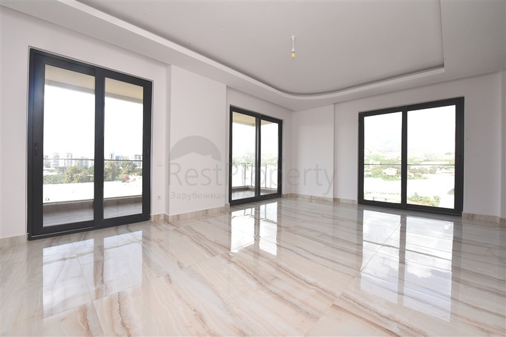 Просторный пятикомнатный пентхаус