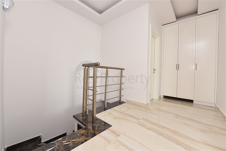 Просторный пятикомнатный пентхаус