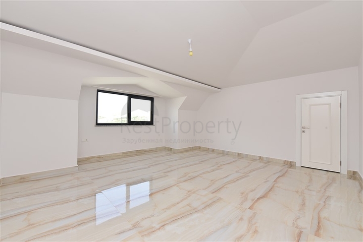 Просторный пятикомнатный пентхаус