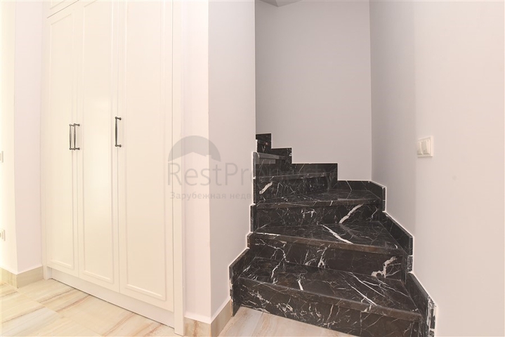 Просторный пятикомнатный пентхаус