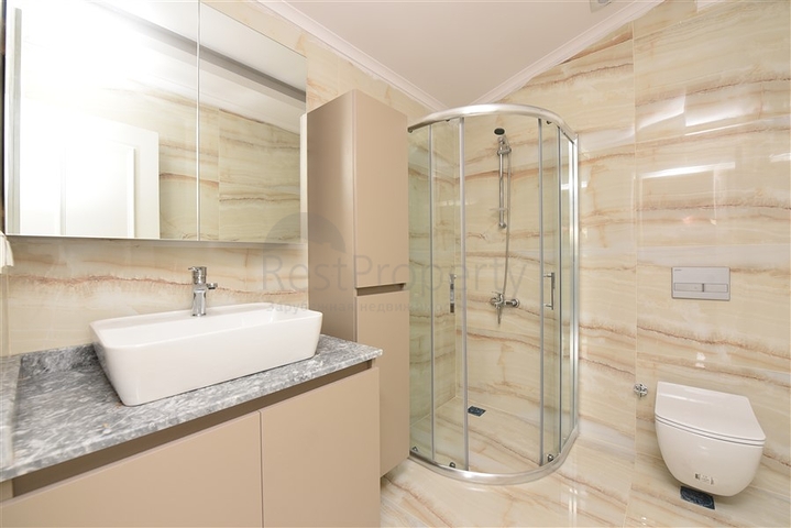 Просторный пятикомнатный пентхаус