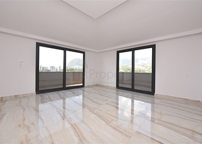 Просторный пятикомнатный пентхаус