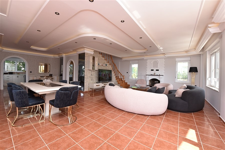 Вилла с видом на море в районе Каргыджак