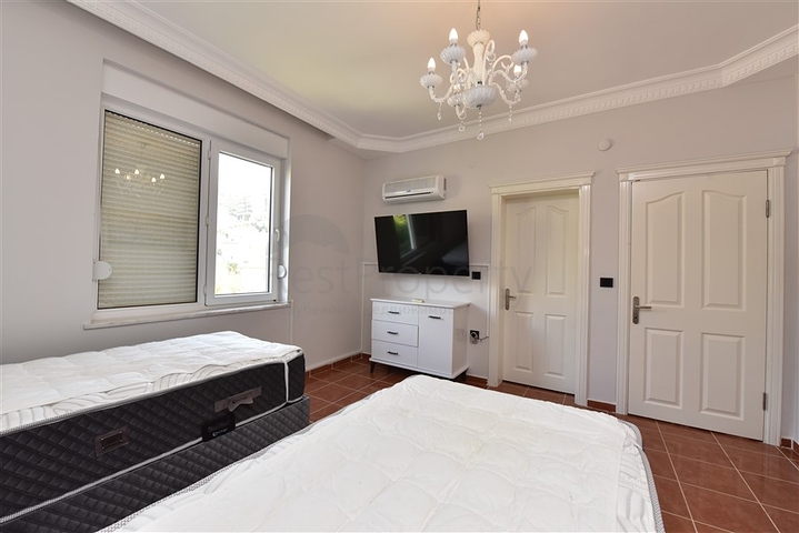 Вилла с видом на море в районе Каргыджак