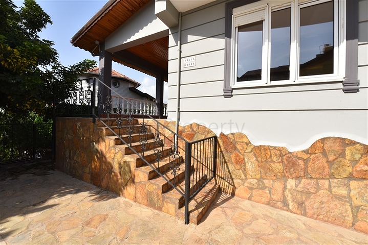 Вилла с видом на море в районе Каргыджак