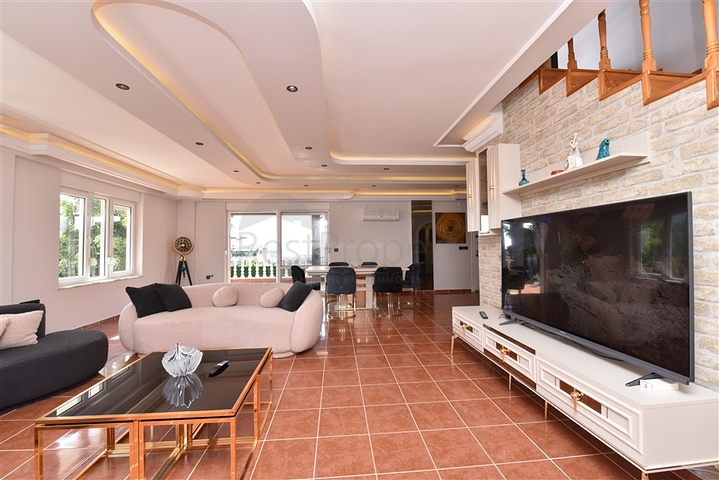 Вилла с видом на море в районе Каргыджак