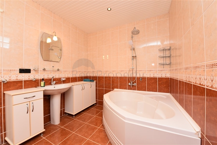 Вилла с видом на море в районе Каргыджак