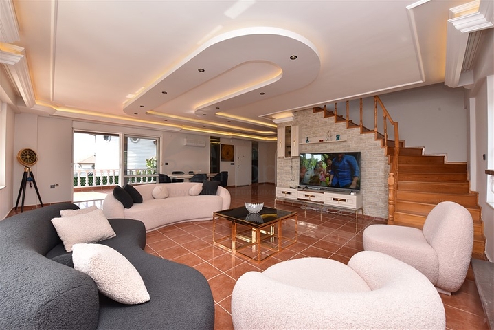 Вилла с видом на море в районе Каргыджак