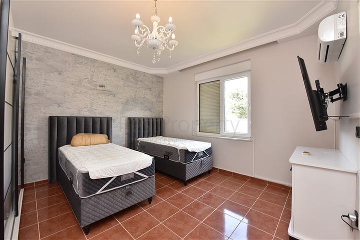 Вилла с видом на море в районе Каргыджак