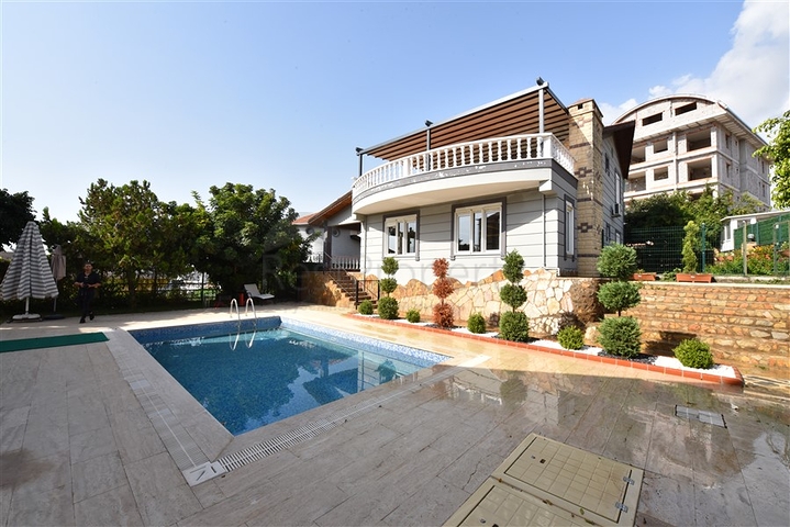 Вилла с видом на море в районе Каргыджак