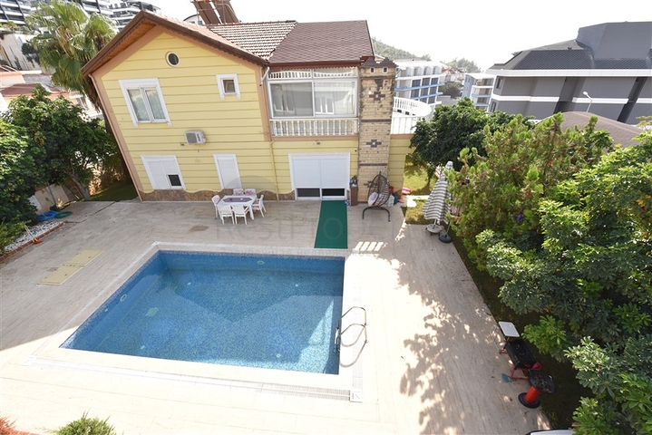 Вилла с видом на море в районе Каргыджак