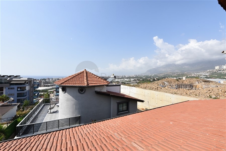 Вилла с видом на море в районе Каргыджак