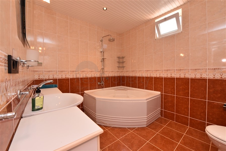 Вилла с видом на море в районе Каргыджак