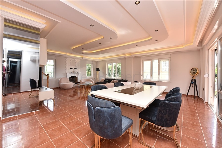 Вилла с видом на море в районе Каргыджак