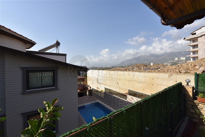 Вилла с видом на море в районе Каргыджак