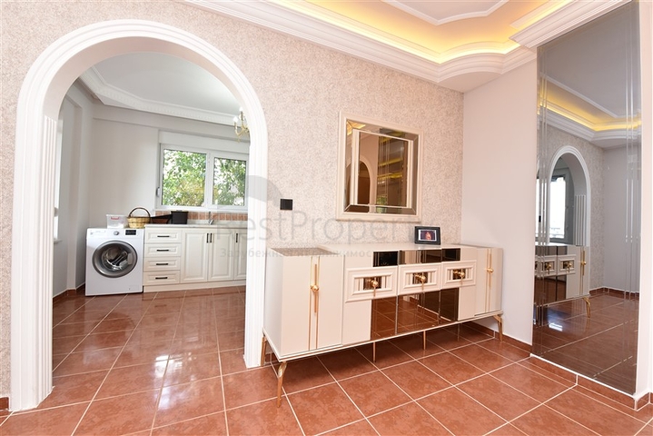 Вилла с видом на море в районе Каргыджак