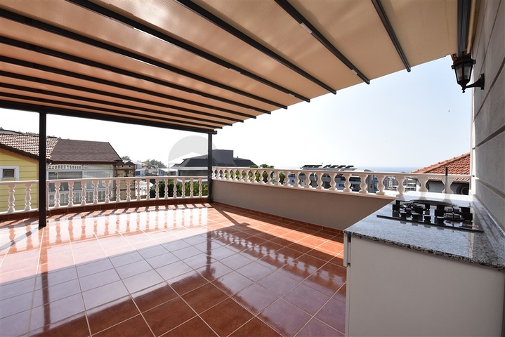 Вилла с видом на море в районе Каргыджак