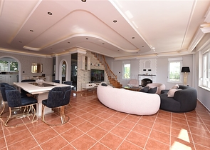 Вилла с видом на море в районе Каргыджак