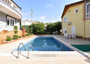 Вилла с видом на море в районе Каргыджак