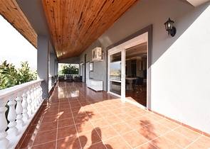 Вилла с видом на море в районе Каргыджак