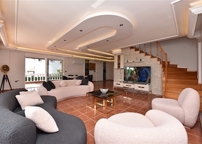 Вилла с видом на море в районе Каргыджак