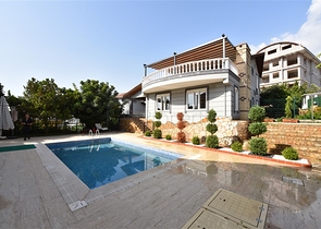 Вилла с видом на море в районе Каргыджак