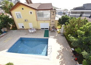 Вилла с видом на море в районе Каргыджак