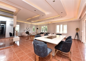 Вилла с видом на море в районе Каргыджак