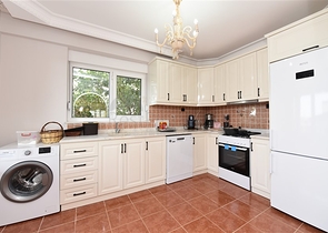 Вилла с видом на море в районе Каргыджак