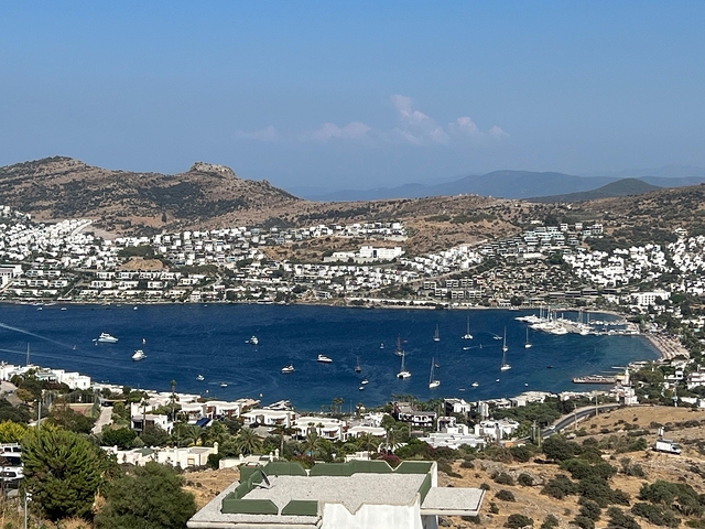 Проект из резиденций с панорамным видом на море и горы в районе Гюндуан