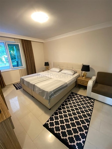 Квартира 1+1 в Махмутларе с выходом в сад