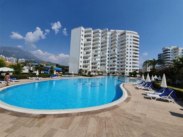 Квартира 1+1 в Махмутларе с выходом в сад