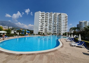 Квартира 1+1 в Махмутларе с выходом в сад