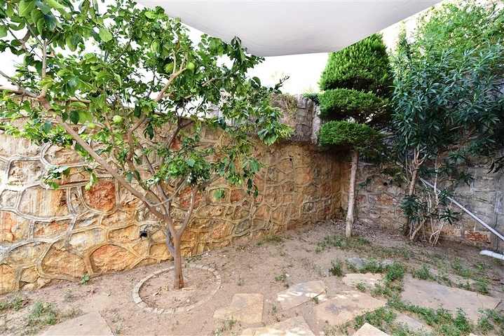 Большая трехкомнатная квартира в жилом комплексе класса люкс в Конаклы