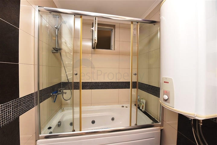 Большая трехкомнатная квартира в жилом комплексе класса люкс в Конаклы