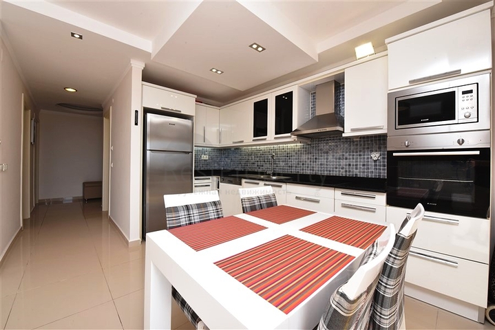 Большая трехкомнатная квартира в жилом комплексе класса люкс в Конаклы